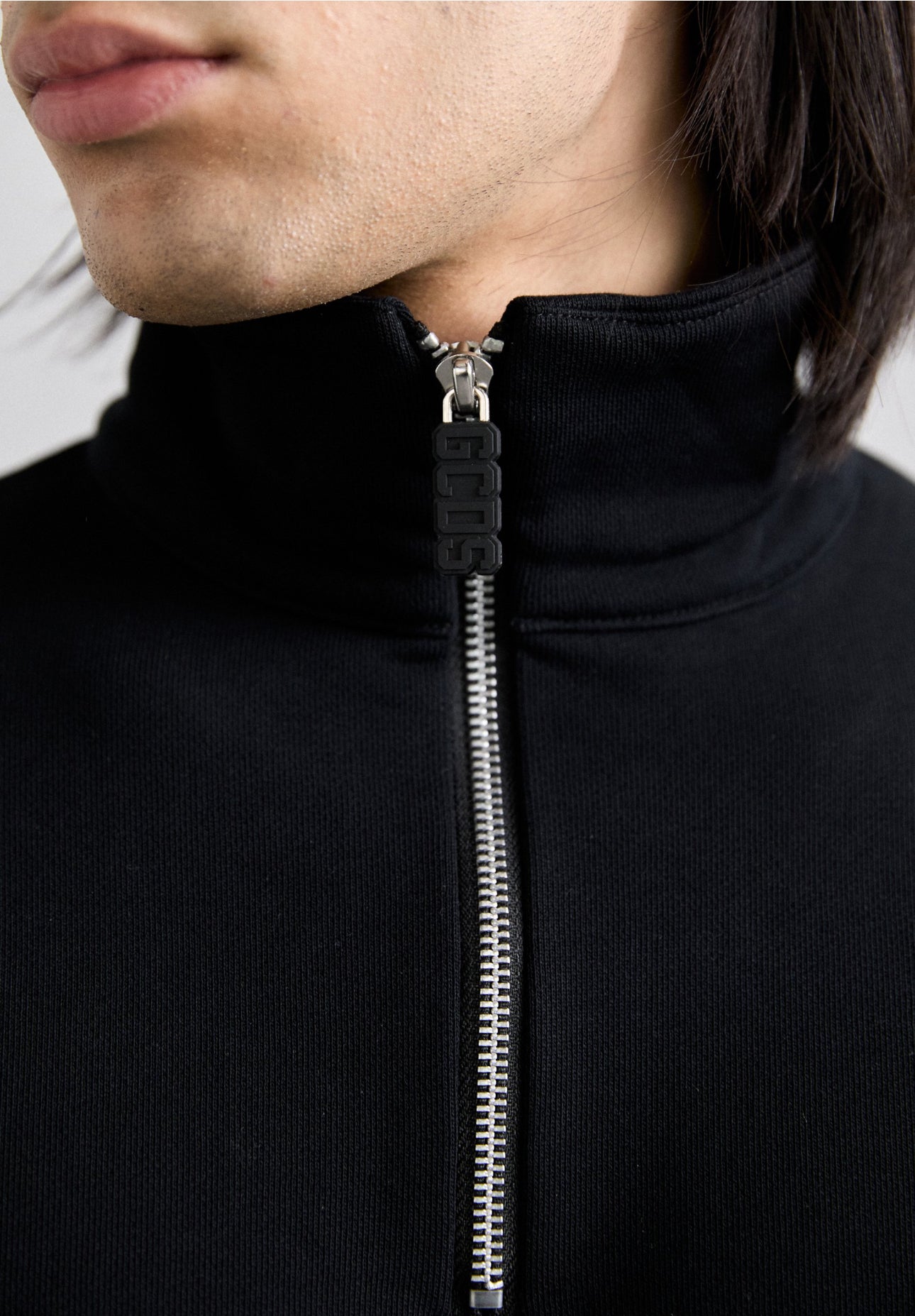 Felpa collo alto mezza zip GCDS